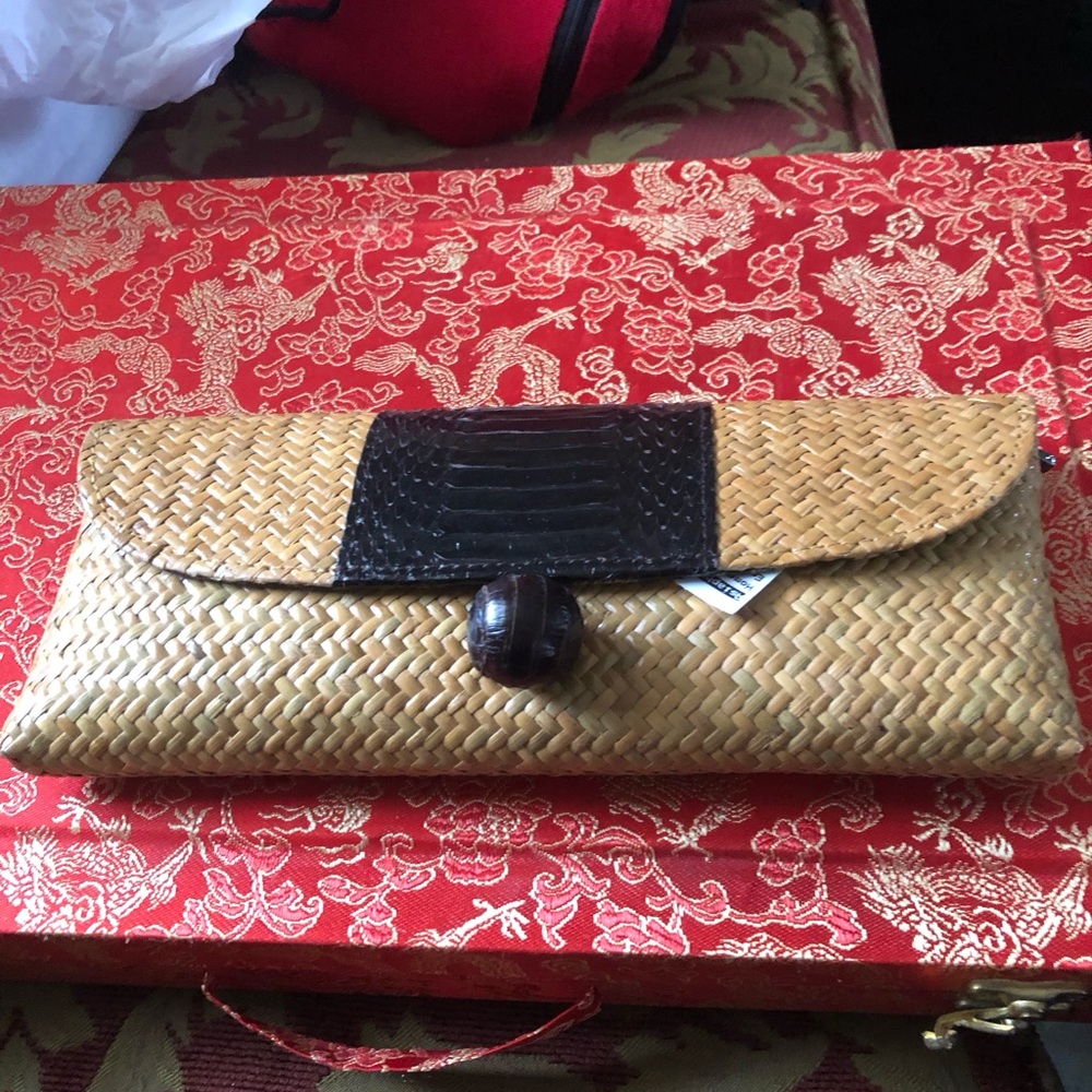 Clutch, nwt